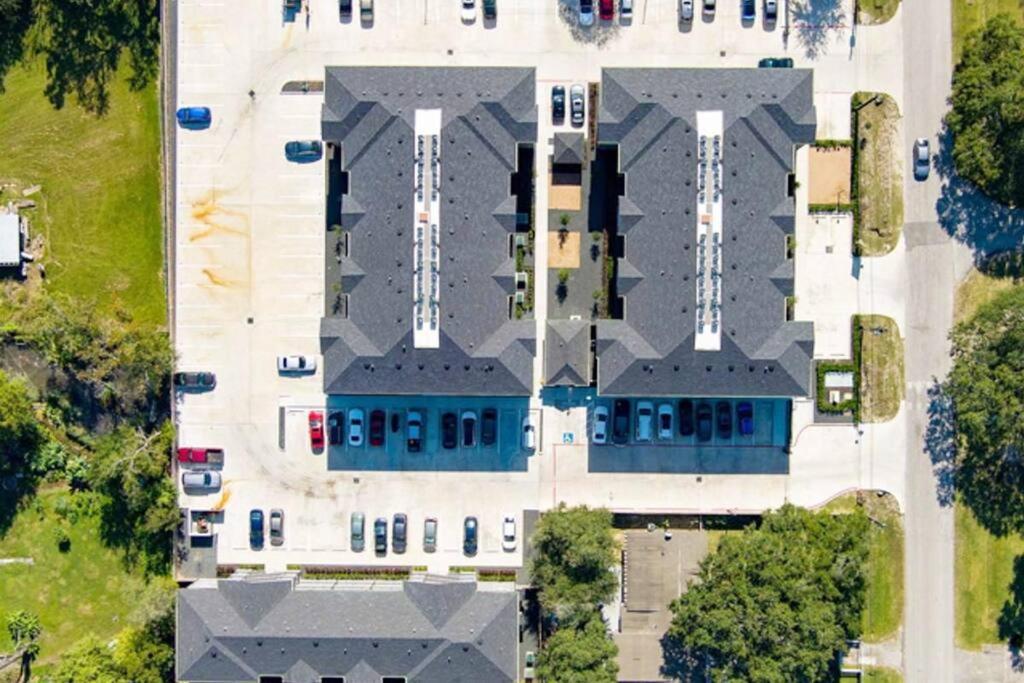 Welcome To Our Spacious 2-Bedroom 2-Bathroom Located In The City Of Houston, Texas! Buitenkant foto